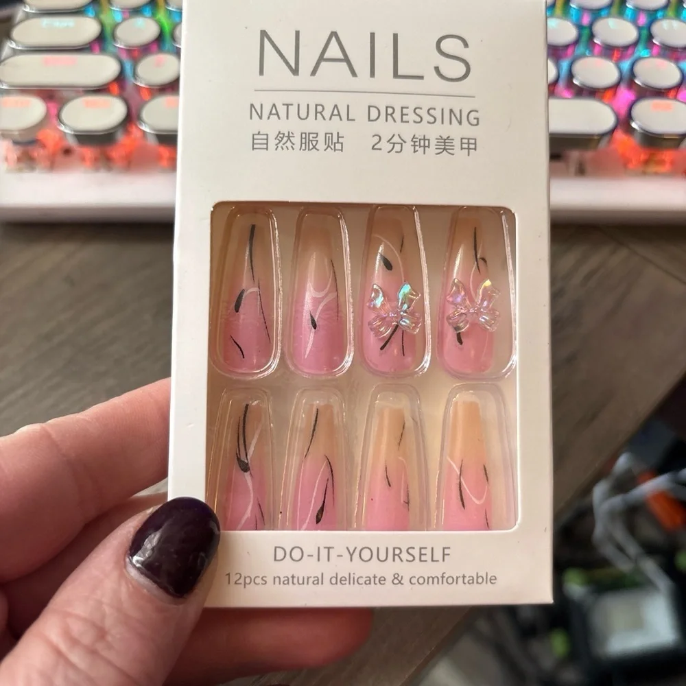 Press-On Nails with Floral Design